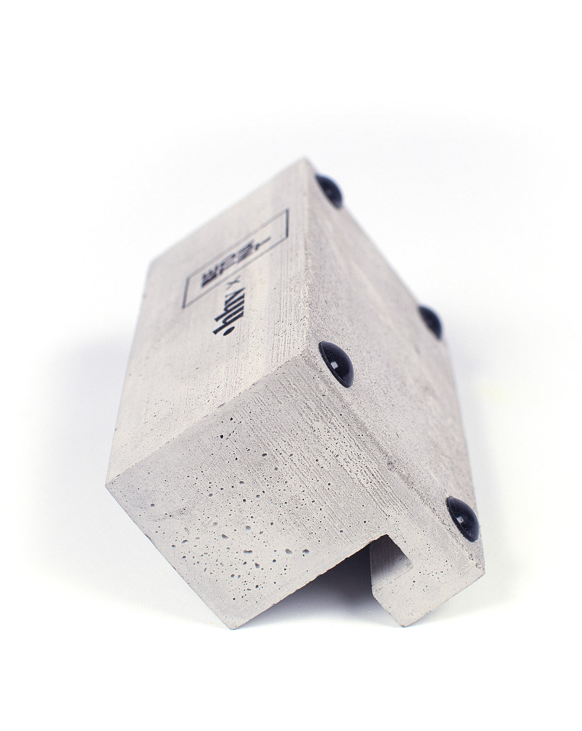 HHV × BETONAT Vinyl Stand